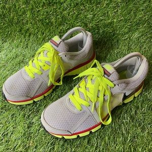 NIKE DUAL FUSION ST2 Sneakers